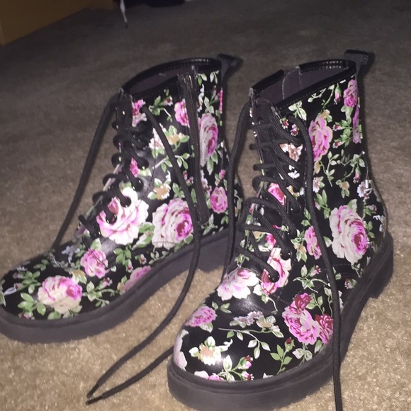 SOLD Floral Boots - Picture 1 of 5